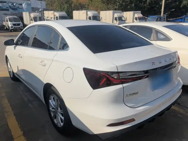Roewe i5 — Фото автомобиля 4