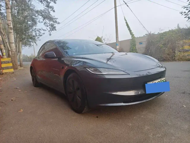 Tesla Model 3 — Фото автомобиля 3