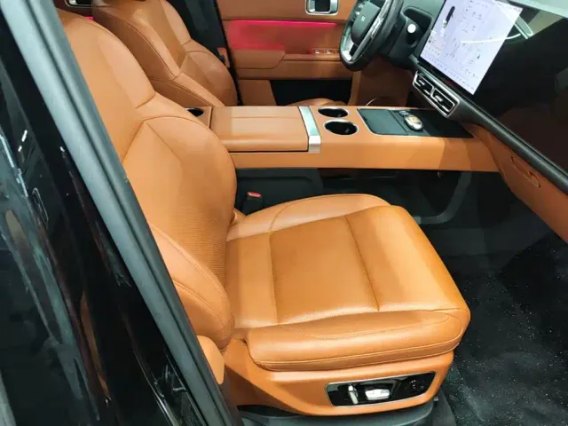 Li Auto L8 — Фото автомобиля 24