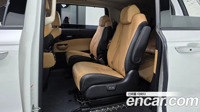 Kia Carnival Generation 4 — Фото автомобиля 17