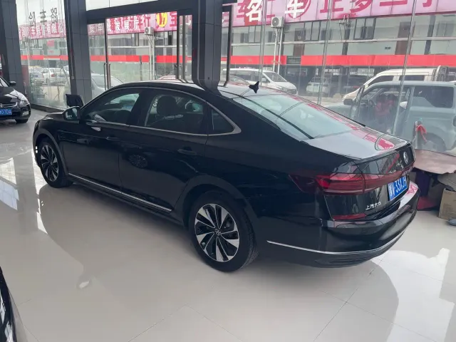 Volkswagen Passat — Фото автомобиля 12