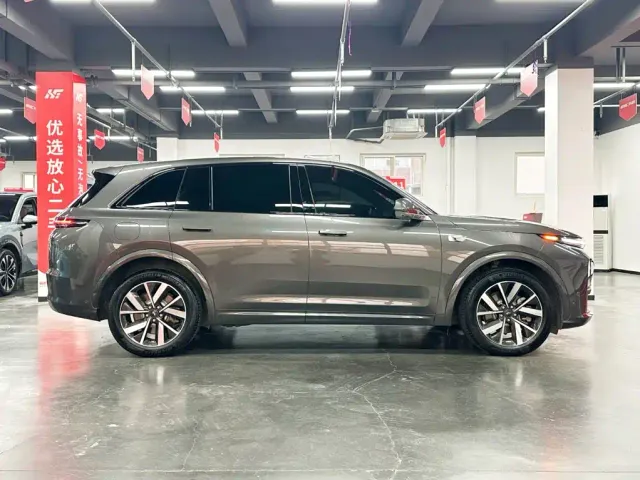 Li Auto L7 — Фото автомобиля 6