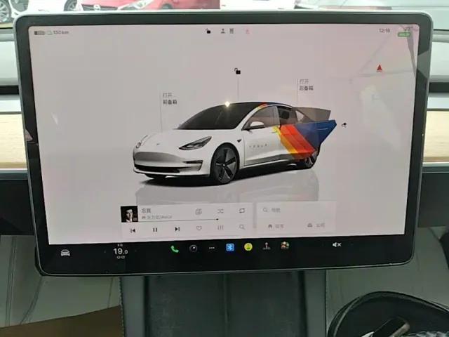 Tesla Model 3 — Фото автомобиля 12