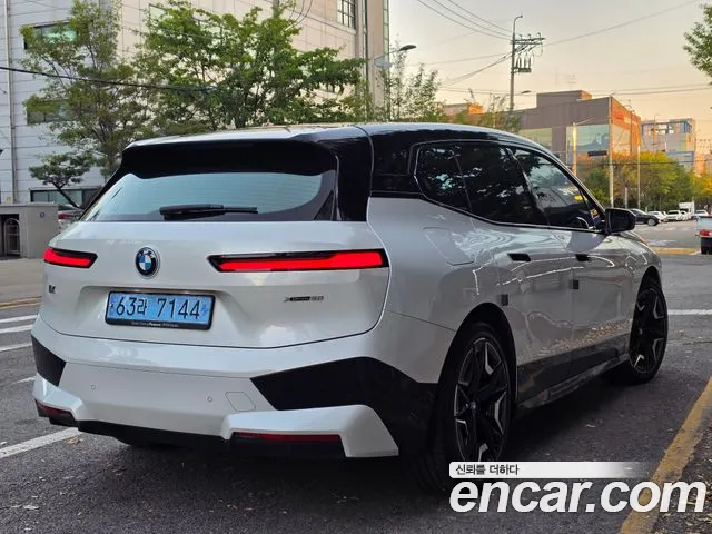 BMW iX — Фото автомобиля 6