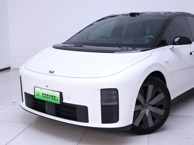 Li Auto i6 — Фото автомобиля 3