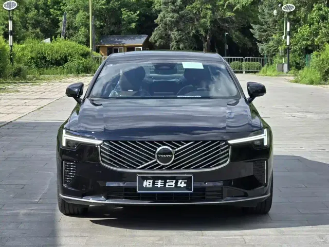 Volvo S90 — Фото автомобиля 2