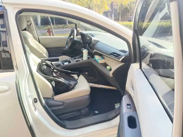 Toyota Sienna — Фото автомобиля 10