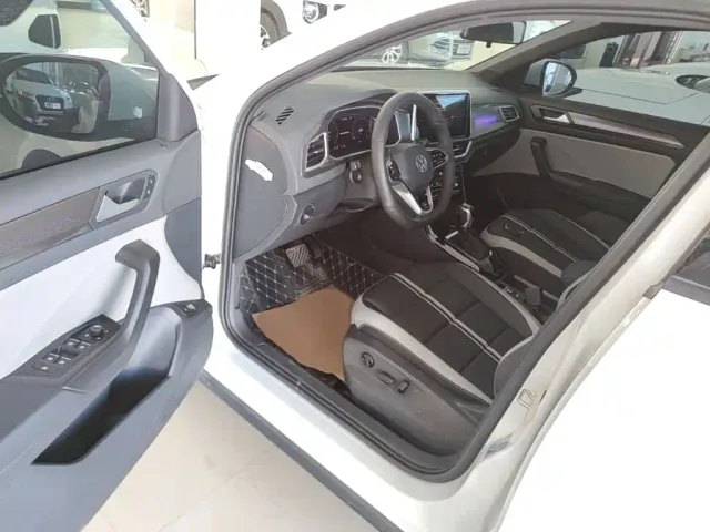 Volkswagen T-Roc — Фото автомобиля 15