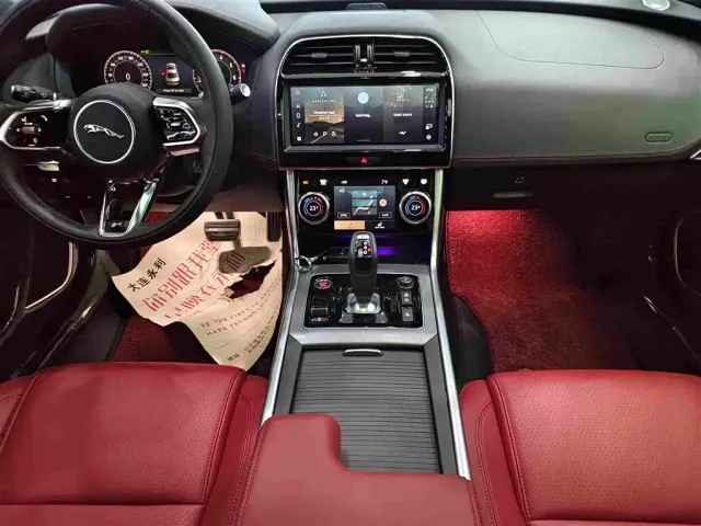 Jaguar XEL — Фото автомобиля 7