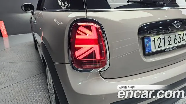 Mini Cooper Cooper Classic Plus Launch Pack — Фото автомобиля 23