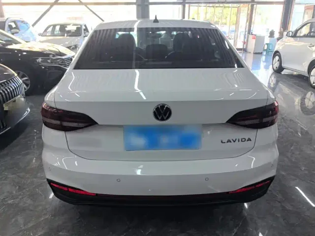 Volkswagen Lavida — Фото автомобиля 5