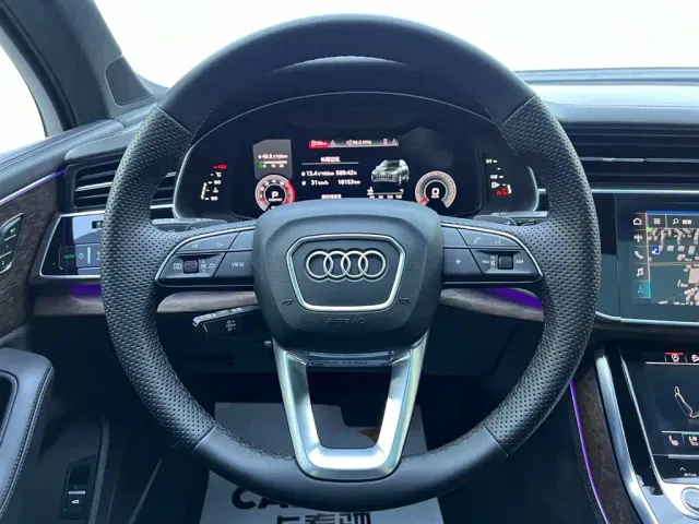 Audi Q7 — Фото автомобиля 12