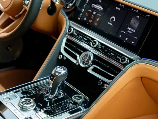 Bentley Flying Spur — Фото автомобиля 22