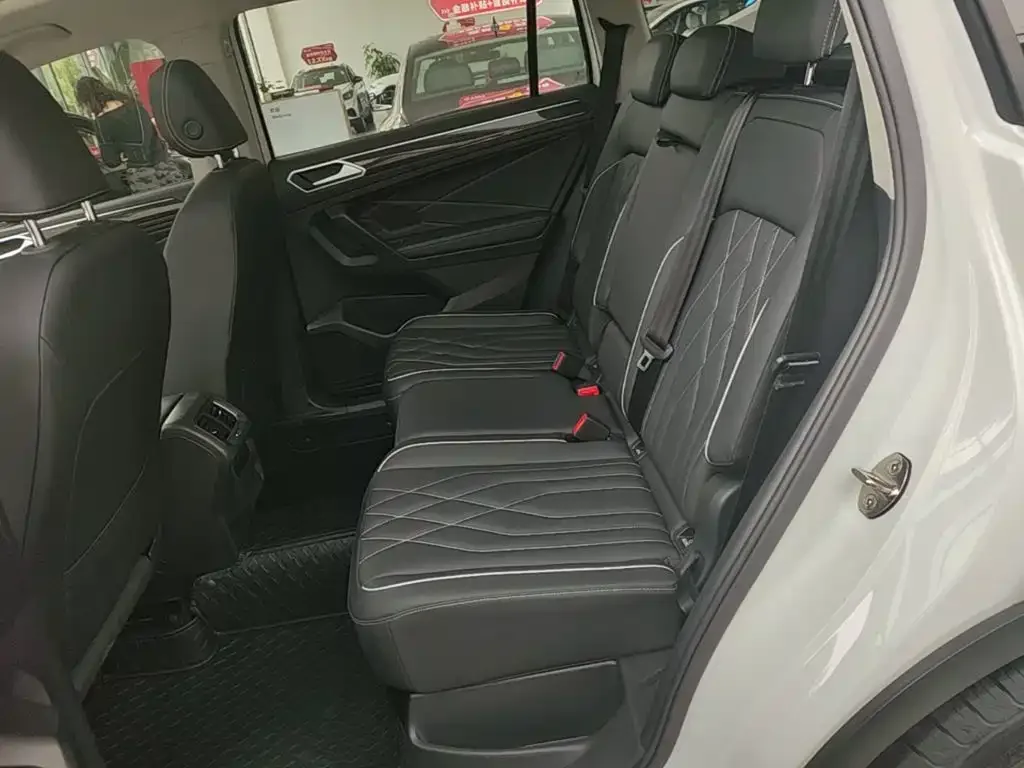 Volkswagen Tiguan L 2024 Outstanding 300TSI Auto 2WD Dragon Soaring Edition — Фото автомобиля 16