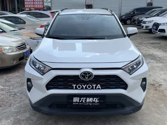 Toyota RAV4 — Фото автомобиля 2
