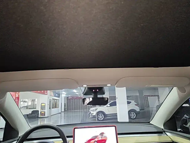 Tesla Model Y — Фото автомобиля 17