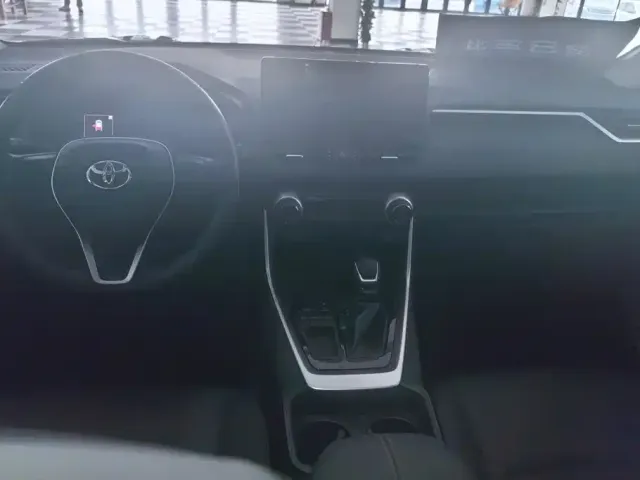 Toyota RAV4 — Фото автомобиля 12