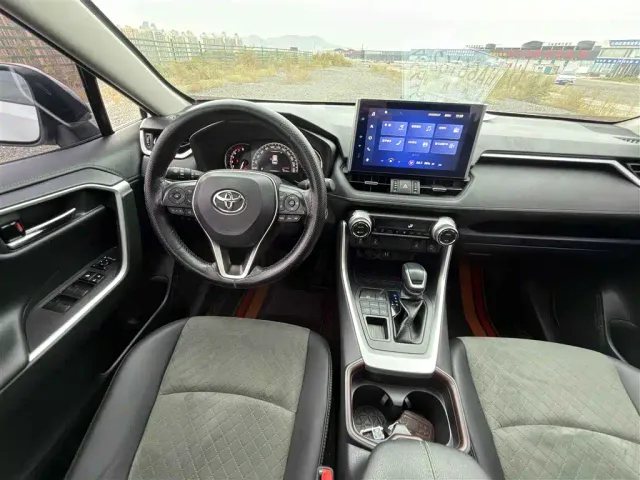 Toyota RAV4 — Фото автомобиля 9