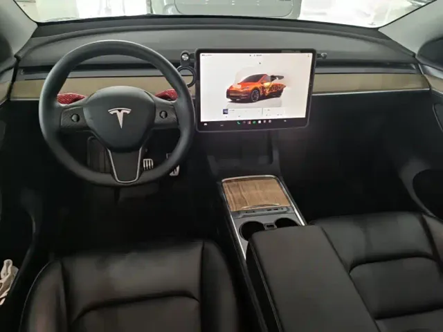 Tesla Model Y — Фото автомобиля 9