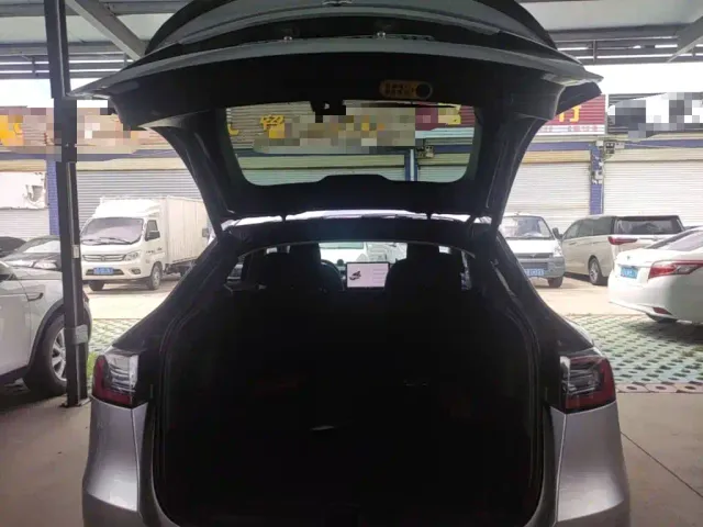Tesla Model Y — Фото автомобиля 16