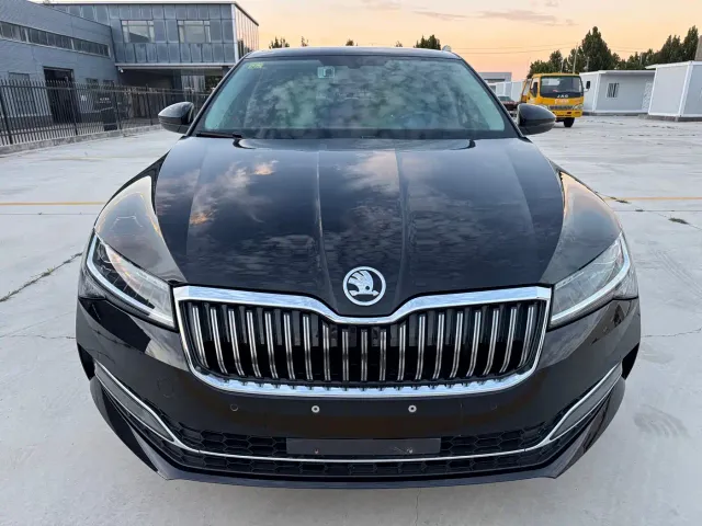 Skoda Superb — Фото автомобиля 2