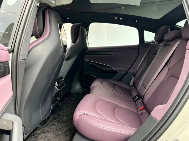 Xiaomi SU7 — Фото автомобиля 5