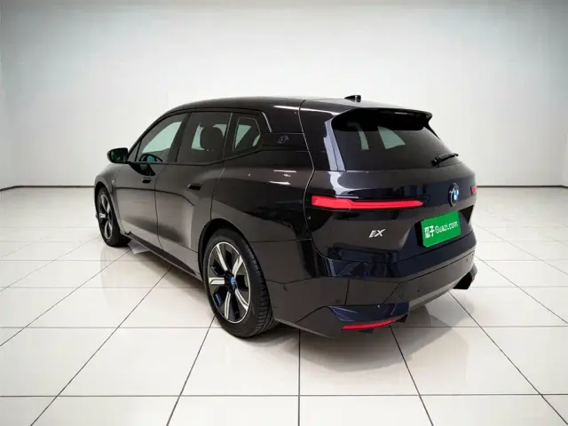 BMW iX — Фото автомобиля 4