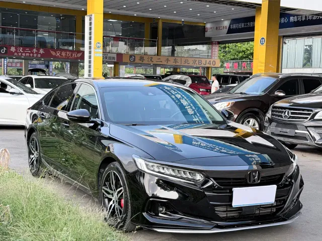 Honda Accord — Фото автомобиля 3