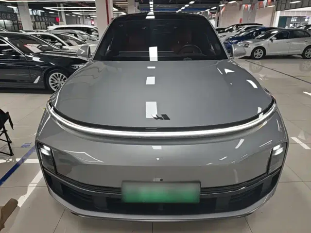 Li Auto L8 — Фото автомобиля 2