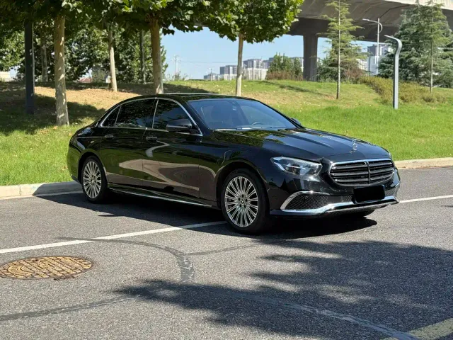Mercedes-Benz E-Class — Фото автомобиля 3