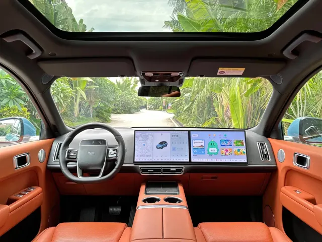 Li Auto L8 — Фото автомобиля 15