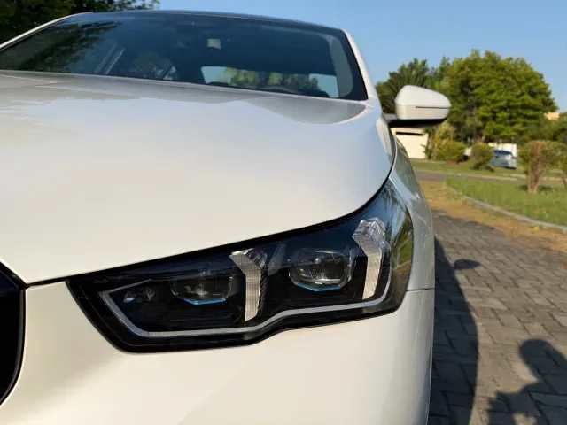 BMW 5 Series — Фото автомобиля 25