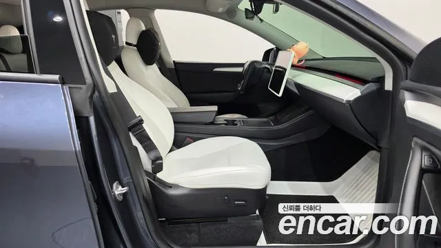 Tesla Model Y — Фото автомобиля 16