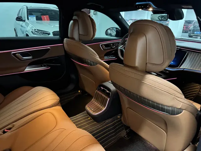 Mercedes-Benz E-Class — Фото автомобиля 12