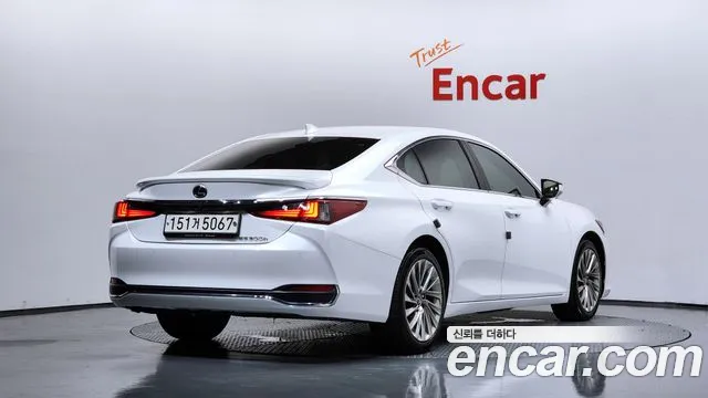 Lexus ES — Фото автомобиля 2