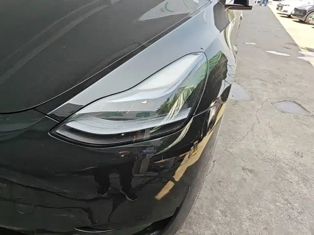 Tesla Model Y — Фото автомобиля 23