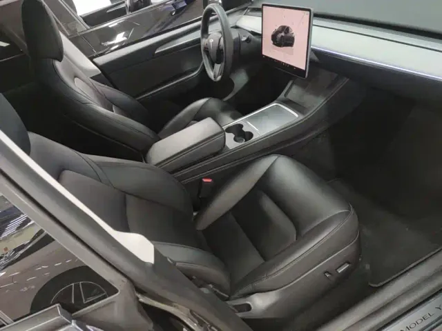 Tesla Model Y — Фото автомобиля 24