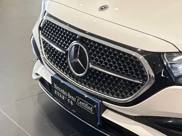 Mercedes-Benz E-Class — Фото автомобиля 9
