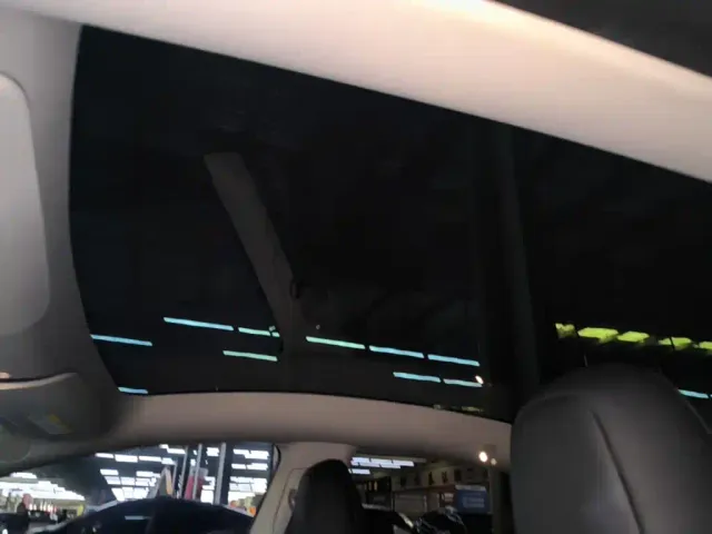 Tesla Model Y — Фото автомобиля 17