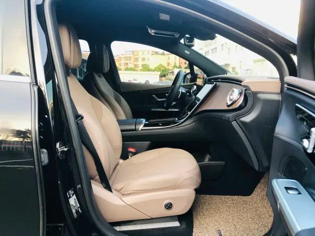 Mercedes-Benz EQE SUV — Фото автомобиля 18