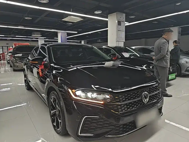 Volkswagen Passat — Фото автомобиля 3