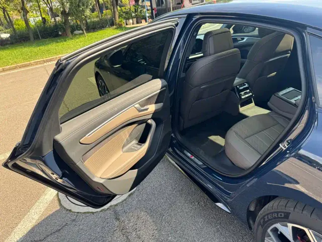 Audi A6L — Фото автомобиля 18