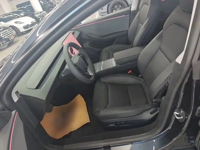 Tesla Model 3 — Фото автомобиля 14