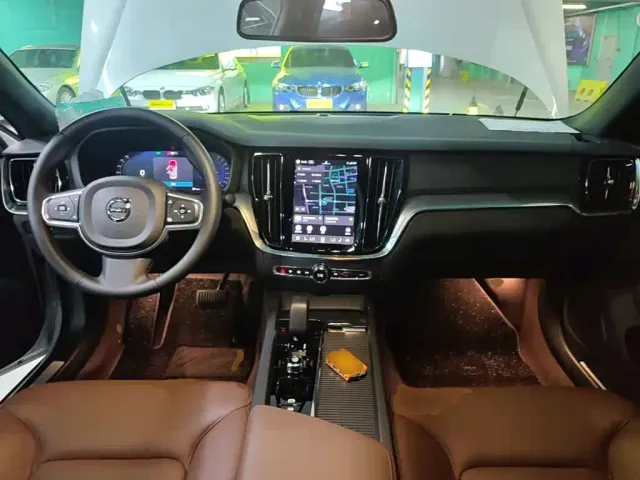 Volvo S60 — Фото автомобиля 9