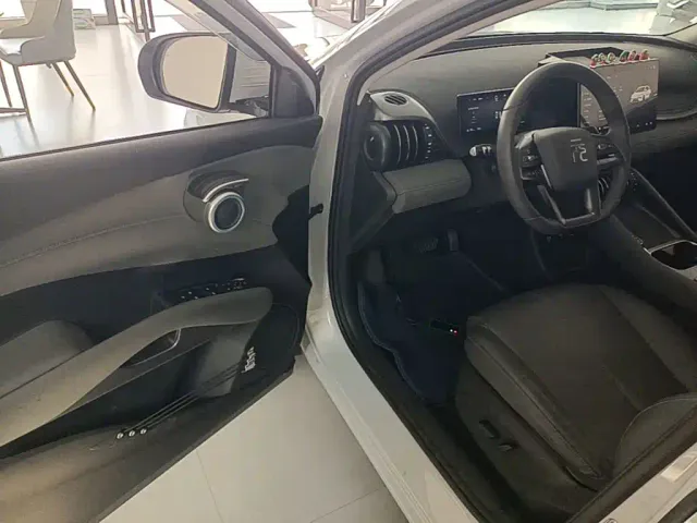 BYD Yuan PLUS — Фото автомобиля 15