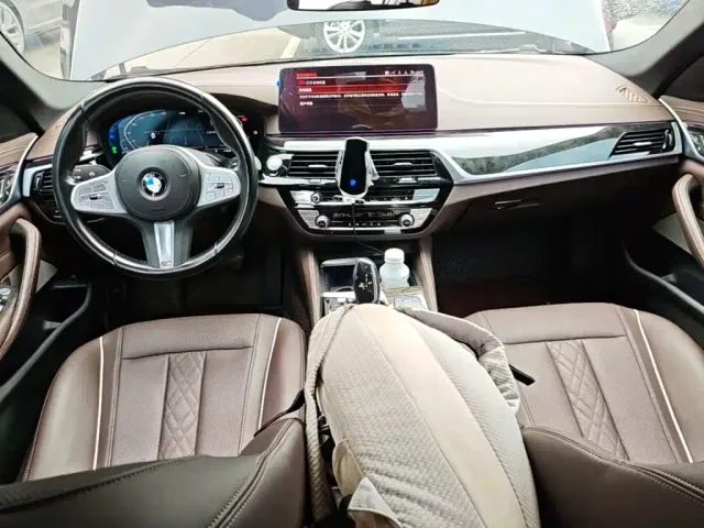 BMW 5 Series — Фото автомобиля 9