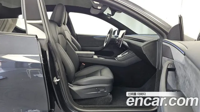 Tesla Model Y — Фото автомобиля 17