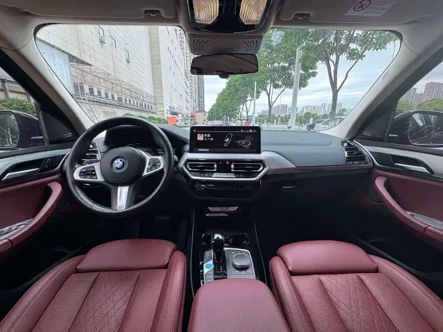 BMW iX3 — Фото автомобиля 6