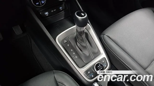 Hyundai Venue — Фото автомобиля 12