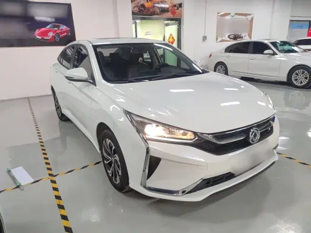Dongfeng Yixuan — Фото автомобиля 3
